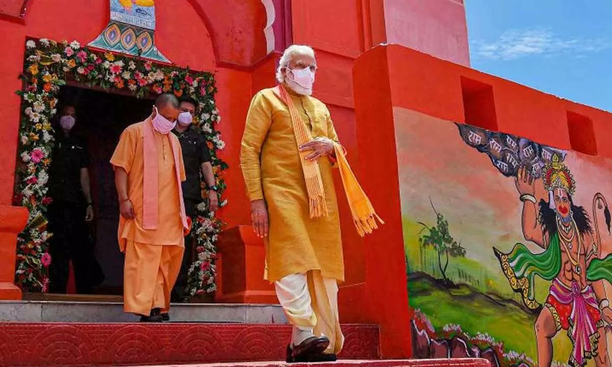 NewsAlgebraIND's tweet photo. BIG BREAKING NEWS 🚨 Only five people including PM Modi, CM Yogi Adityanath, RSS chief Mohan Bhagwat, UP Governor Anandiben Patel & the Chief Priest will be present inside sanctum sanctorum or Garbha Griha during the consecration ceremony of Shri Ram idol in Ayodhya temple.

At this time, the curtains of the sanctum sanctorum will be closed.