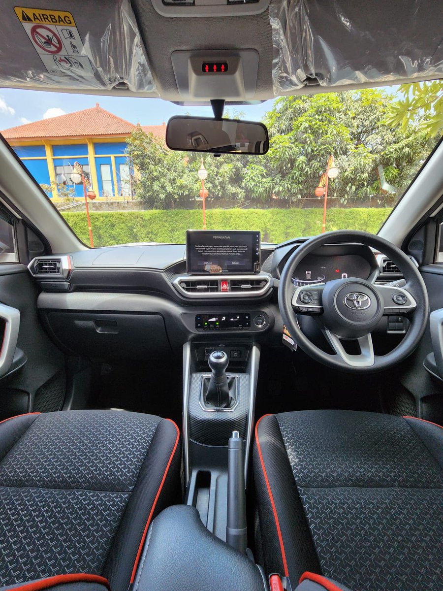 MasMasBiassaa's tweet photo. Mobil yang laku segan diskontinyu ga mau ditambah sekarang ada skandal yang membuat pabrikannya rodo rame rame di dunia maya

Mobile menejer toko yang dapet bonusan terus mikir daripada buat DP LCGC mempertimbangkan harga jual kembali yang turunnya agak lumayan jadi lebih milih buat DP Raize.

Selain mobile taun anyar ben ketok wah, juga mempertimbangkan jumlah user sek durung terlalu akeh nok dalan.

Tapi memang patut diakuin bahwasanya Fortuner Stunting ini cocok untuk rangorang yang mempertimbangkan style namun memiliki budget ramah dikantong (baca : pas pasan) karena selain mobile yo ganteng, dia juga irit puoll.

Toyota Raize 1.0 Turbo 2022
Manual Transmission
Lengkap Taat
Fullset
Muluss No Lecet Lecet
Odo 15rb

215jt

https://t.co/9KgdzMcHuX