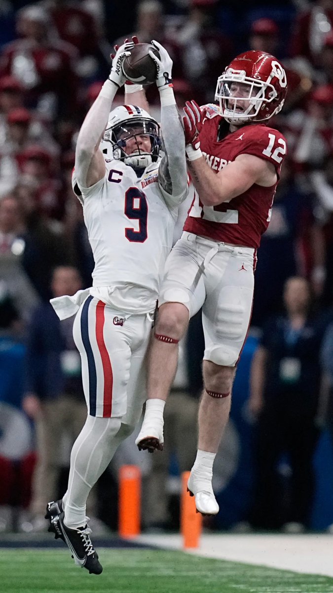 JournalBharatIN's tweet photo. Victory echoes in the desert! 🌵🏈 Celebrating the Arizona Wildcats' triumphant win as the 2023 Alamo Bowl Champions! 🏆🔥 #ArizonaWildcats  #AlamoBowlChampions #AlamoBowl #NCAA #americanfootball #Oklahoma #OklahomaSooners https://t.co/l2BXx7eyRR