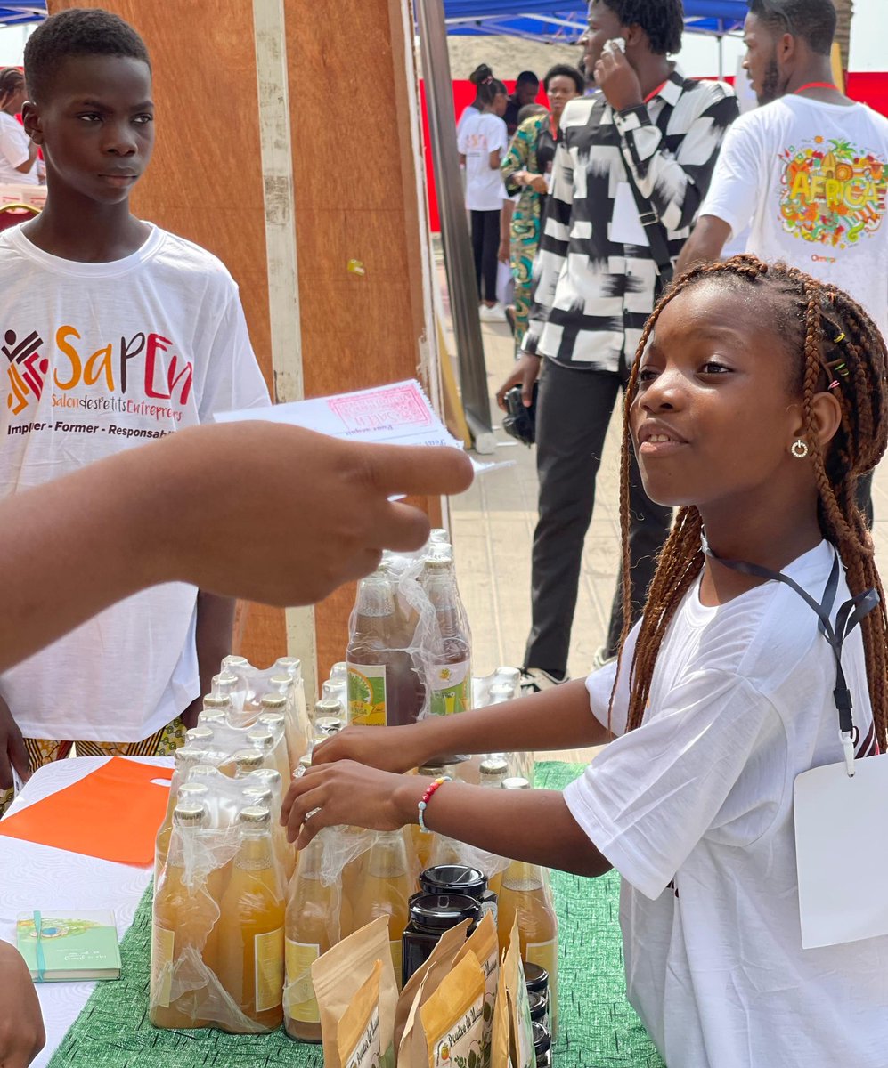 globalactions1's tweet photo. DERNIER JOUR D'EXPOSITION AU SALON DES PETITS ENTREPRENEURS ÉDITION 2023 (SAPEN)✨

Nous sommes actuellement a Azalai Hôtel et nous vous attendons.

Venez découvrir les produits locaux made in benin, exposés par les enfants ayant participé au programme SAPEN 2023. 😍 https://t.co/6mX1GiNKMs