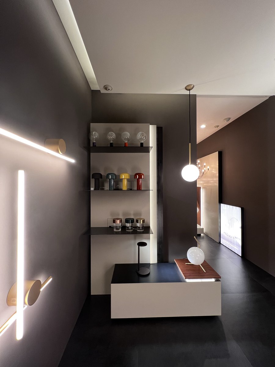 OraltoDesign's tweet photo. Il n'est pas nécessaire d'aller jusqu'à Tenyama dans la province japonaise d'Okayama au Japon, pour admirer la superbe collection de luminaires Flos. A Saint-Etienne, chez Oralto Design, l'exposition de produits Flos n'a rien n'a envié à ce nouveau store très représentatif ! https://t.co/qzB7M8au8M