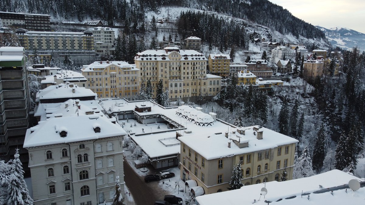 WintersportLive's tweet photo. Lennaert ging voor Wintersport Live naar Bad Gastein als VIP gast van de Gastein Classics (Langlaufrace), om de pistes van Sportgastein te ontdekken en te genieten van deze sprookjesachtige plek. Check &amp; geniet van het reisverslag van Lennaert naar Gastein https://t.co/OLPKCCOnzK https://t.co/snELnrcFh8