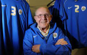 BarnsleyFCOTD's tweet photo. 2/2 He spent 5 years at Hartlepool, playing 124 times & then joined Buxton & Denaby United. Manager Tim Ward later invited him back to coach & Johnny Steele made him first team coach. He undertook many other roles & worked beyond his 90th birthday. RIP Rimmo #BarnsleyFC #Rimmo https://t.co/oajm6nnPa1