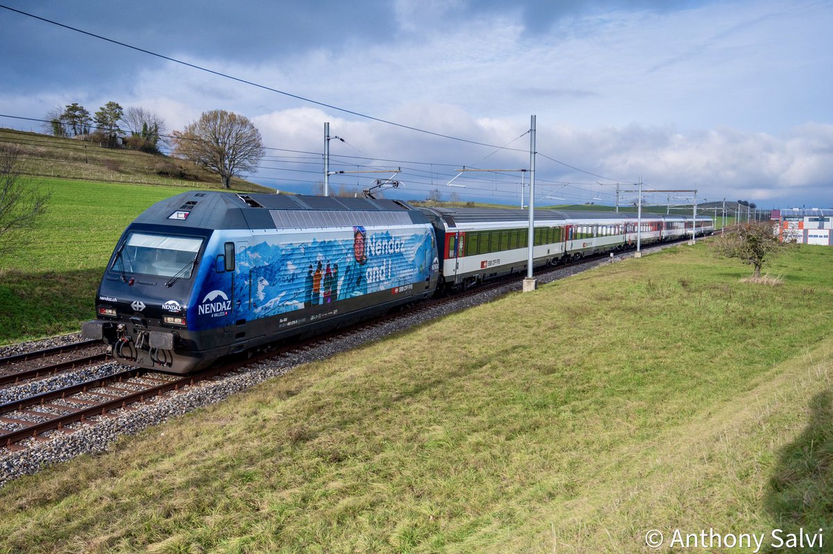 Antho_Tesla's tweet photo. A nice surprise in my region, Re 460 Nendaz is visiting me 🤩
#sbb #re460 #nendaz #nikon #cff https://t.co/QsVMOYzLt2
