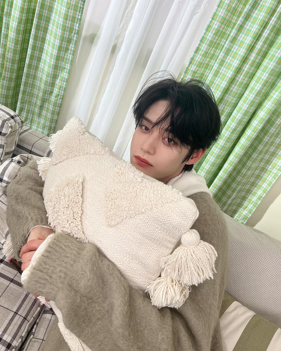 DOUBLEBASEONE_'s tweet photo. [📸] zb1official instagram update (1/2)

"Thinking about ZEROSE💗"

#ZB1 #ZEROBASEONE
#제로베이스원 @ZB1_official https://t.co/gVWA6xD0pj