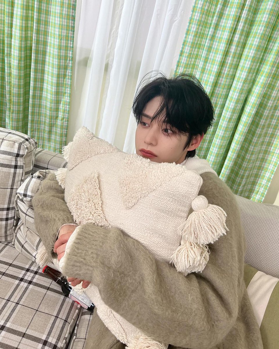 DOUBLEBASEONE_'s tweet photo. [📸] zb1official instagram update (1/2)

"Thinking about ZEROSE💗"

#ZB1 #ZEROBASEONE
#제로베이스원 @ZB1_official https://t.co/gVWA6xD0pj