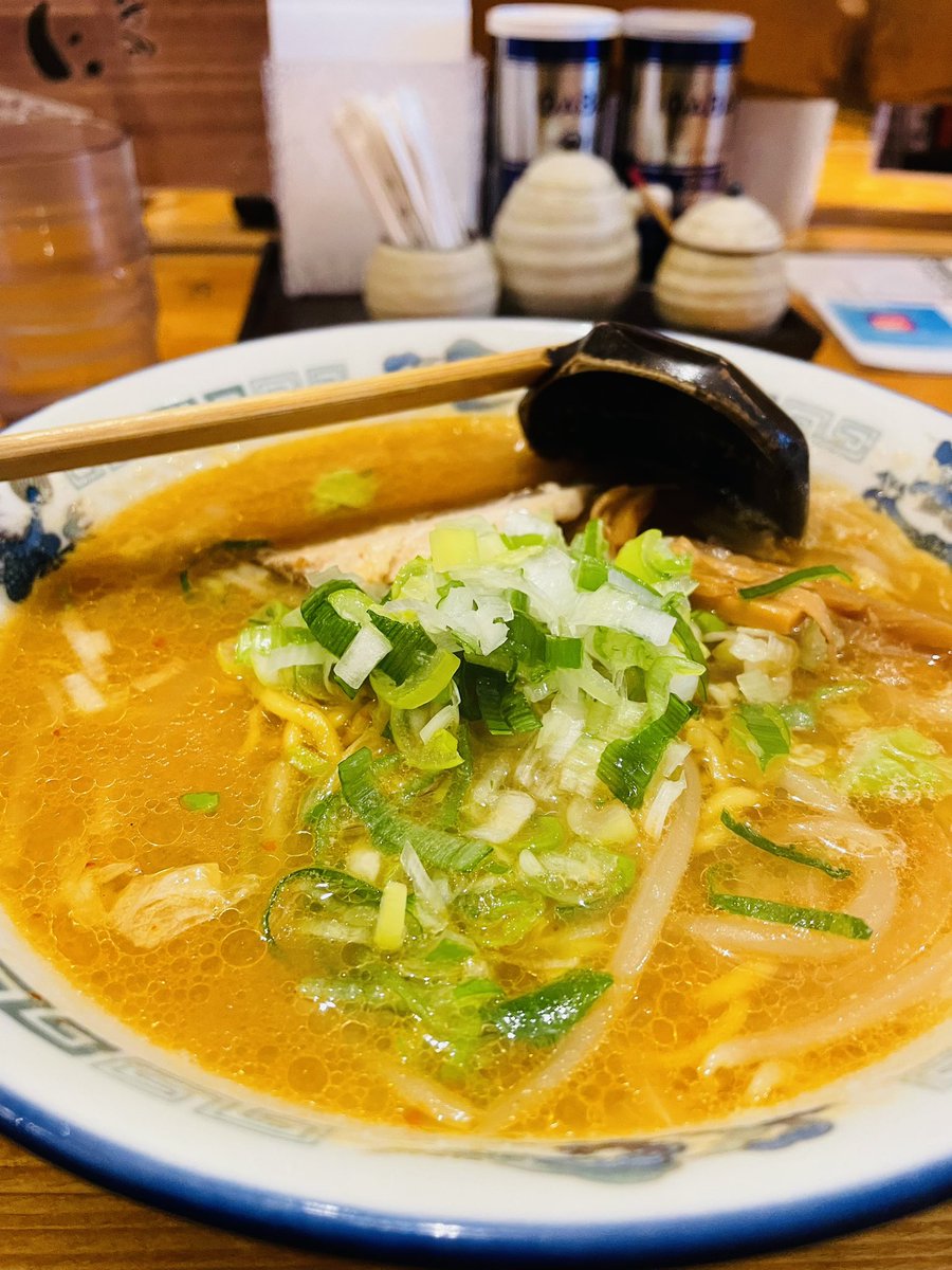 SAUNA_ICO's tweet photo. #札幌ラーメン大心ニセコ店
#特製味噌ラーメン
生姜とニンニクが効いてる味噌ラーメンで美味しかったです😊 https://t.co/iO9dh0Kzgx