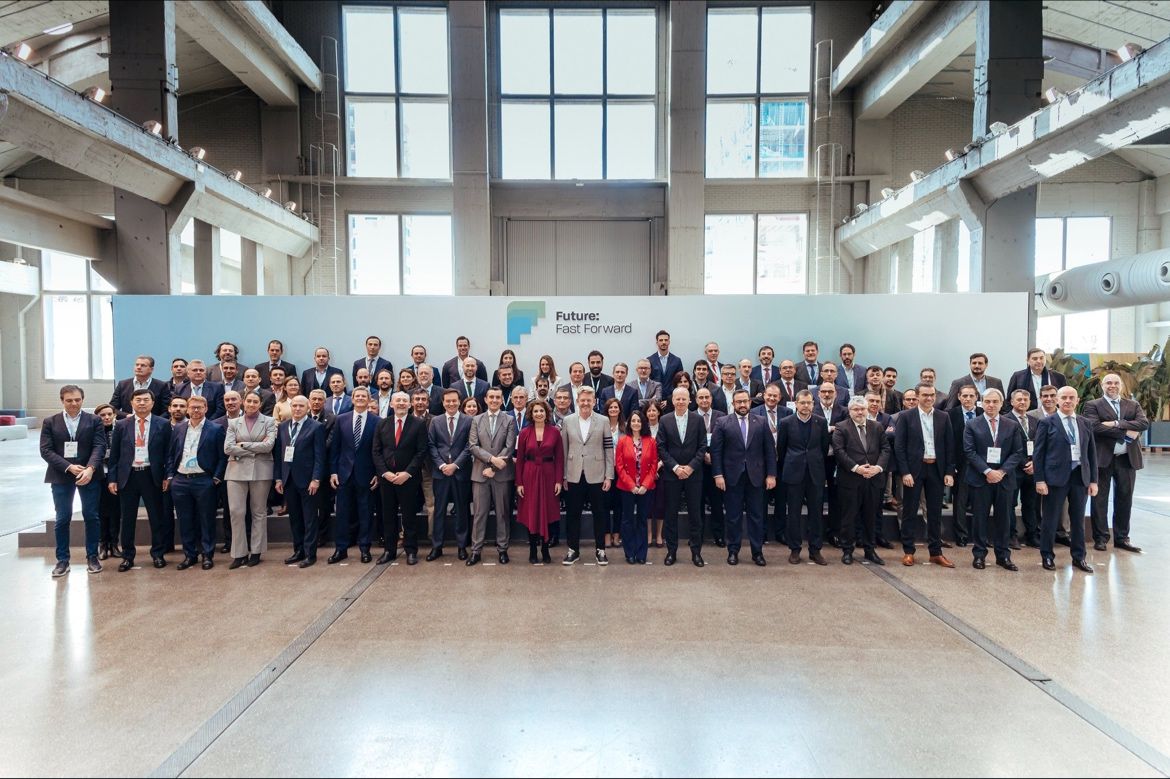 FutureFF's tweet image. Finalizamos un año muy especial para #FutureFastForward 🙌Tras nuestra presentación como Agrupación, hemos trabajado duro para transformar el país. 🔜 Pero lo mejor está por llegar. Los 52 socios continuaremos avanzando hacia la transformación de la #movilidad.

¡Feliz 2024!