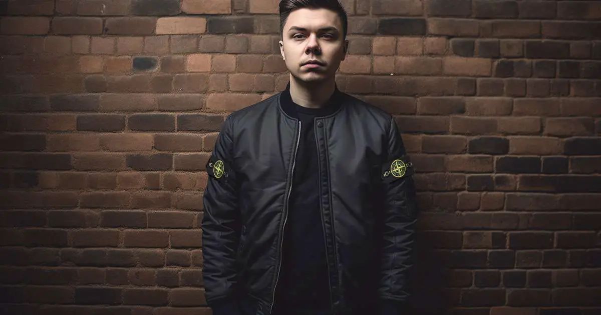 newsthump's tweet photo. NEWS! Stone Island releases new double-badged jacket for people who want to be twice as hard https://t.co/9lKHkdDtd7 

(Our top story in May 2023!) https://t.co/v4uXTsUBZD