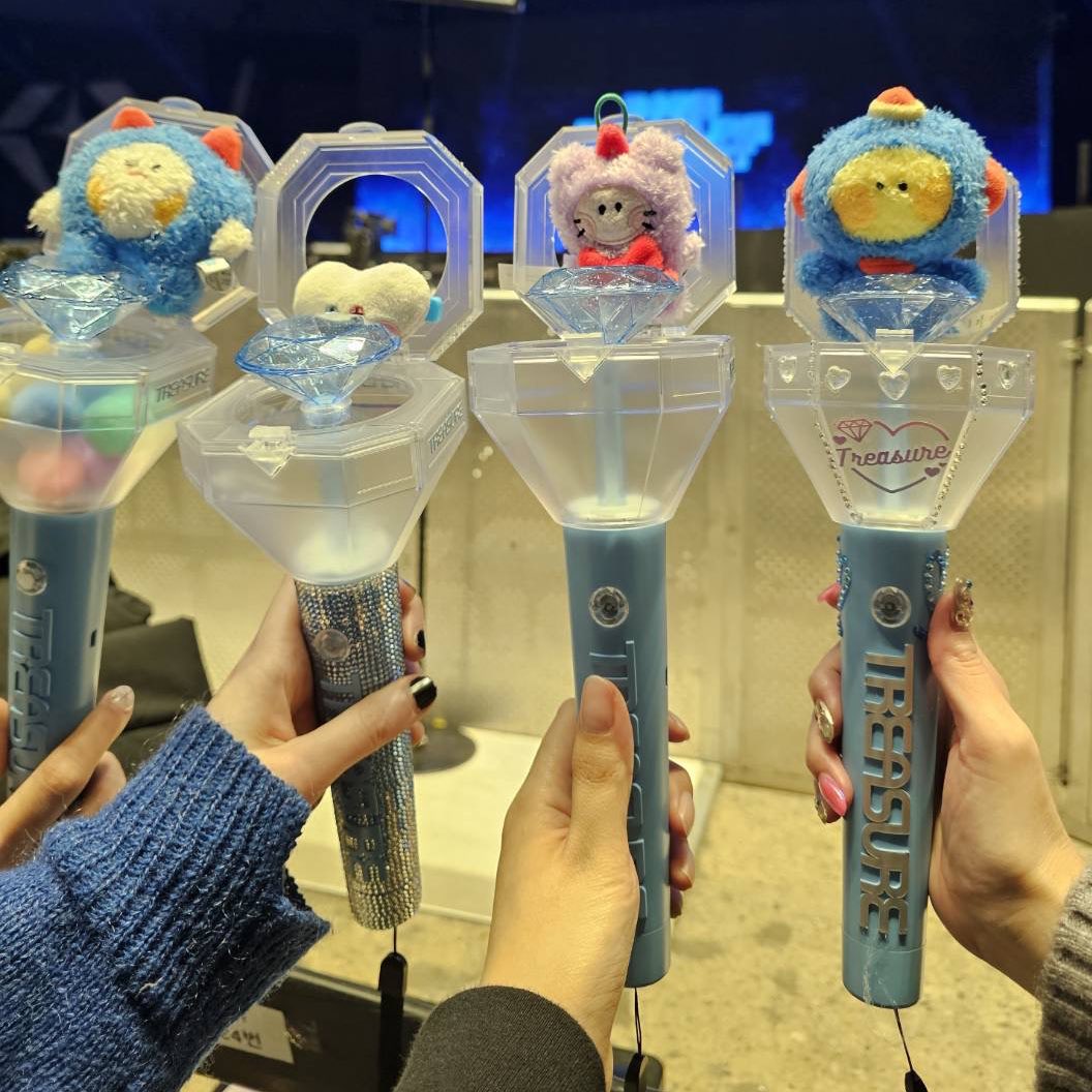 treasure_nonuma's tweet photo. 気付いたら年末！ソウ���コン異文化交流楽しかった🥹遅
私が1番韓国語下手で、みんな一生懸命汲み取ってくれてカムサハムニダでした！
でも後ろは日本かな？って思うくらい一列全員日本人だったと思う笑
TREASURE フロア 人権ない で検索したよね😇
来年は誰か他国行こ他国。 https://t.co/j8hvDzstvR