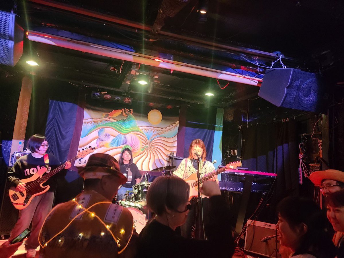 canako_har's tweet photo. 2023 ラストライブ
チキンシャック忘年会にて、バンドセットで納めました！
久しぶりのバンドは本当に楽しくて最高🫶🏻メンバーにも恵まれたよ🙏🏻

こんな日があるから、またがんばろうと思えます。
今年もありがとうございました！

Gt/Vo.ハラカナコ
Ba.マユさん
Dr.チョコさん https://t.co/MFKpNnfHF7
