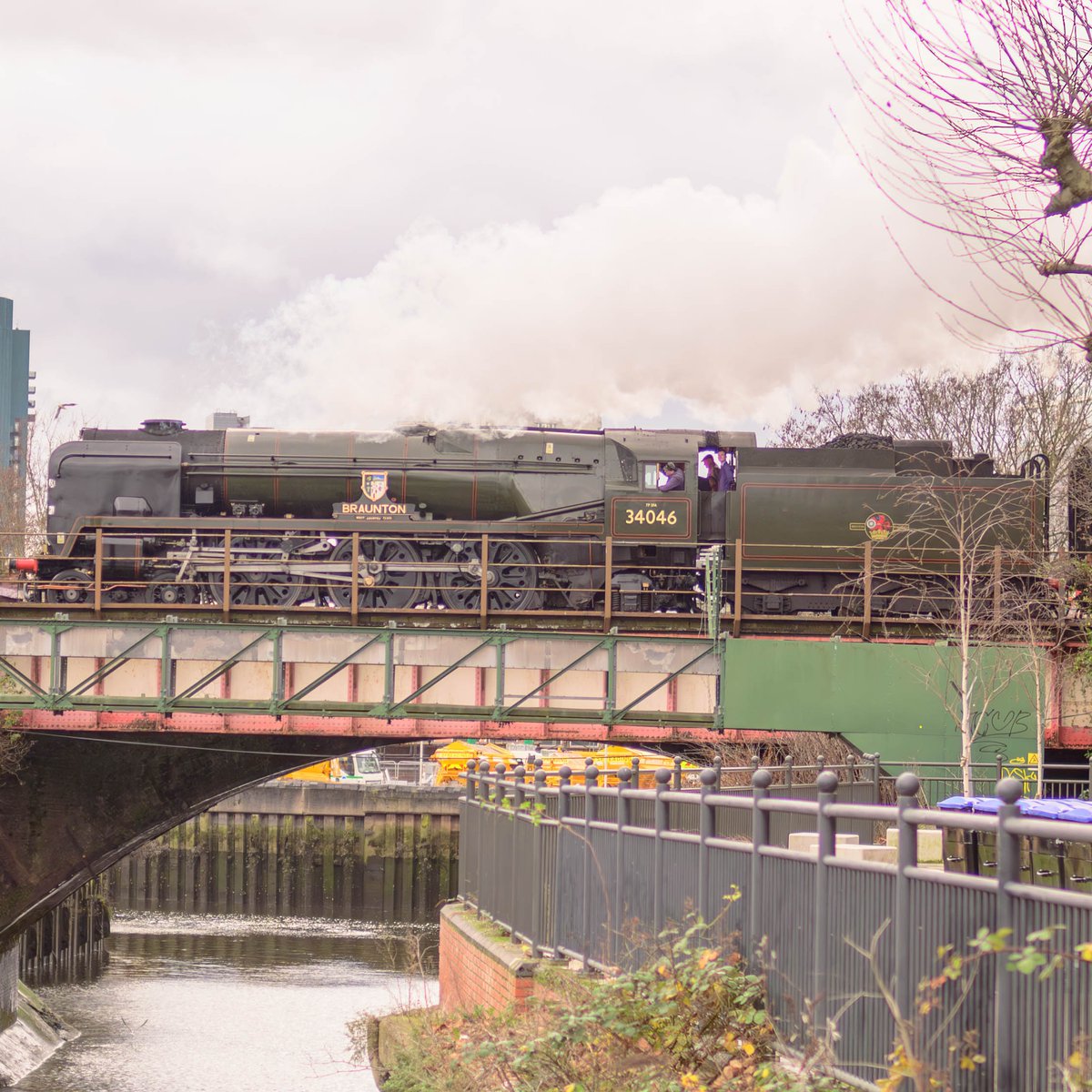 Steam_Dreams's tweet photo. Simon Bisson captured these spectacular photos of 34046 Braunton crossing Bell Lane Creek Bridge on the final day of our Santa Steam Express trips. 🎅

What is the best location you've ever spotted a steam locomotive? 🚂

📸 @sbisson

#steamdreams #santasteamexpress #steamtrain https://t.co/3SsxVh0FwP