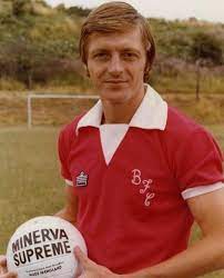 On this day in 1979, Barnsley lost 7-0 at Reading in Div 3. This was the last match of Allan Clarke’s illustrious playing career of over 500 games. In total he played 55 games for the Reds, scoring 18 times. This game was also noteworthy as ...1/2 #BarnsleyFC #AllanClarke