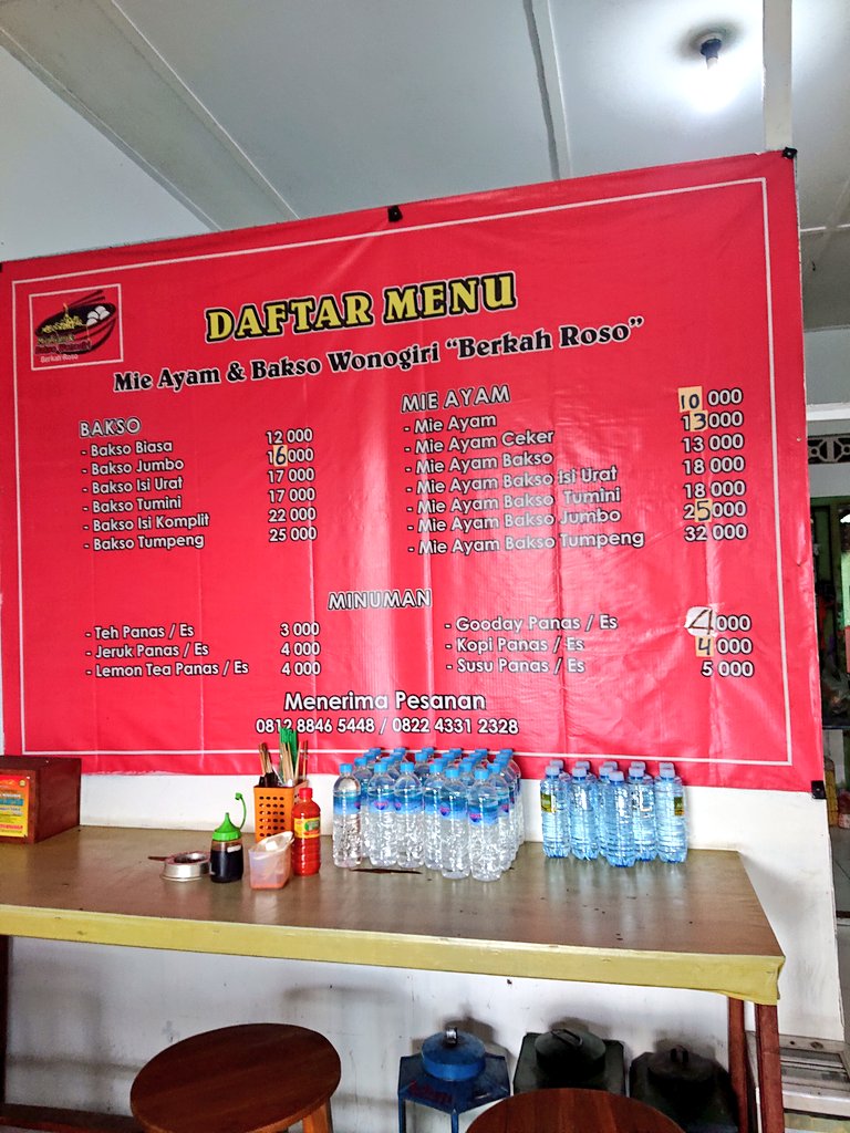 NurSetoAji's tweet photo. #JumatMieayaman keluar setelah hujan dan mencari asupan ke Mie Ayam &amp; Bakso Berkah Roso. Disini ada spesial Tumini alias Tumpeng mini yg isinya well pedas maknyus. Datang terlalu sore takut dah mau tutup bisa jadi referensi duls gasin! 

https://t.co/HqRrst2KfH

@InfoMieAyamYK https://t.co/qeqNy19xdE