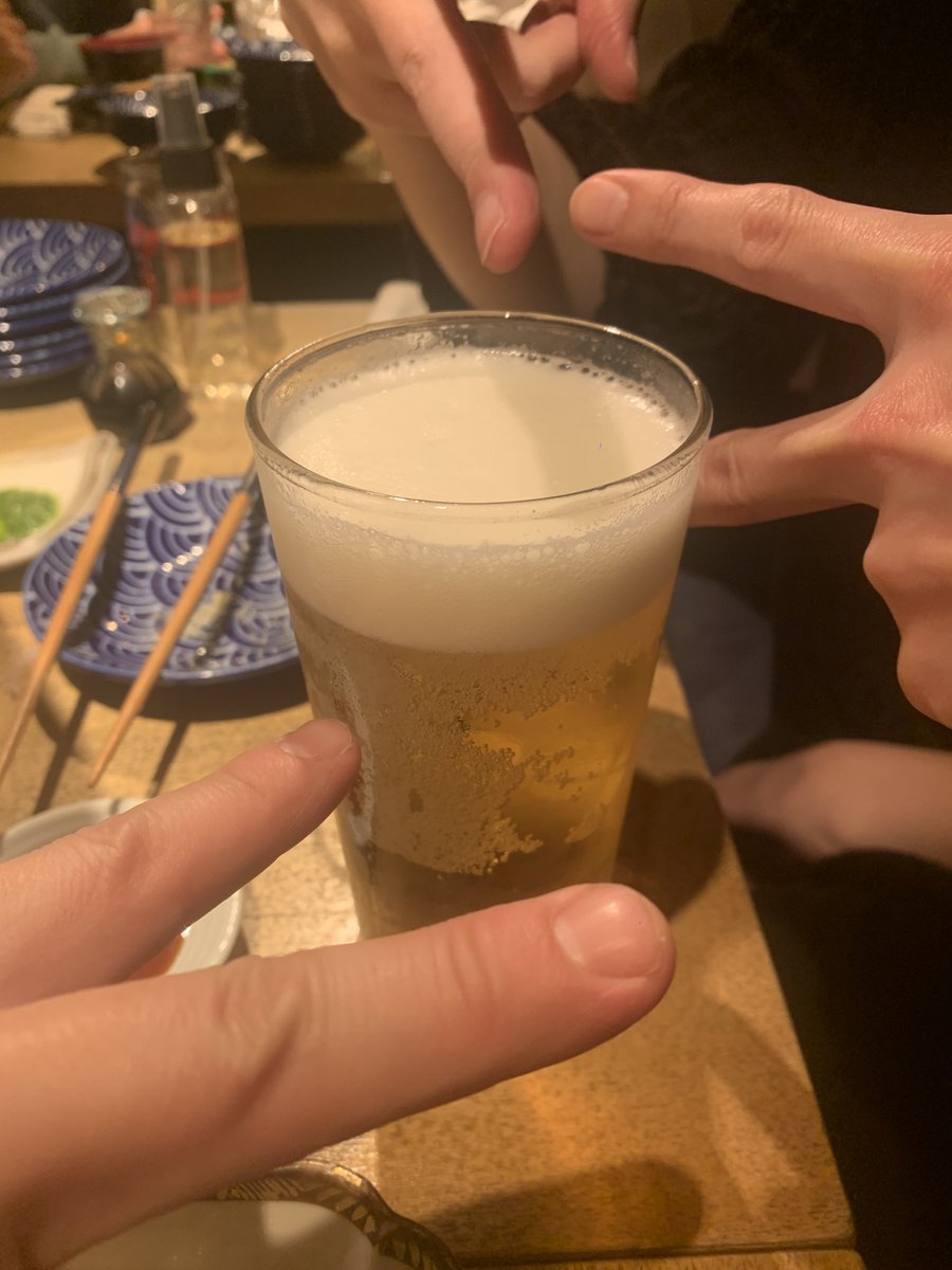 dolly_hachi's tweet photo. 蜜さんとたむらなおちと飲んでますねん。 https://t.co/KgH2cDGBCo