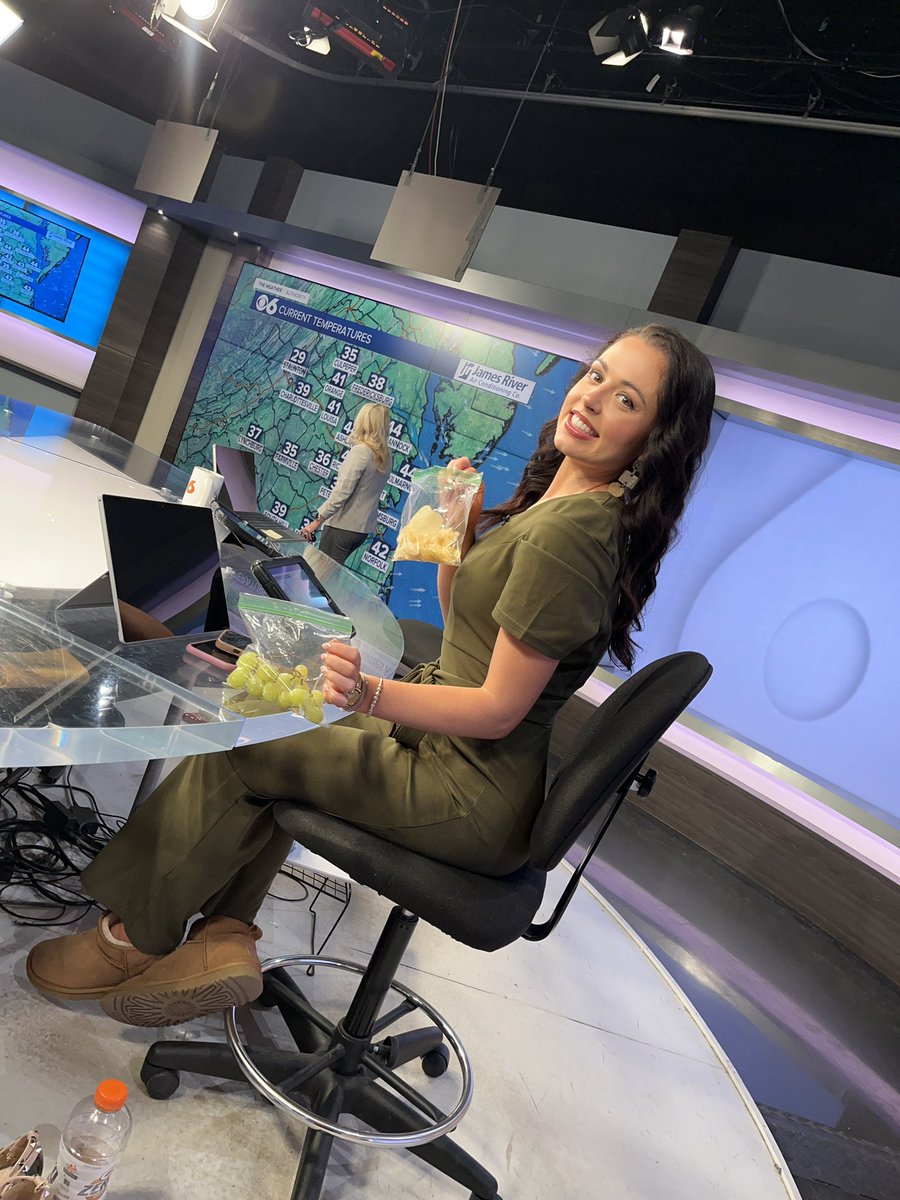 RebaCBS6's tweet photo. I’ve been anchoring for years. @CColeburnTV is my only co-anchor that eats snacks during commercials 😂😂😂 https://t.co/PNfATD9ZZE