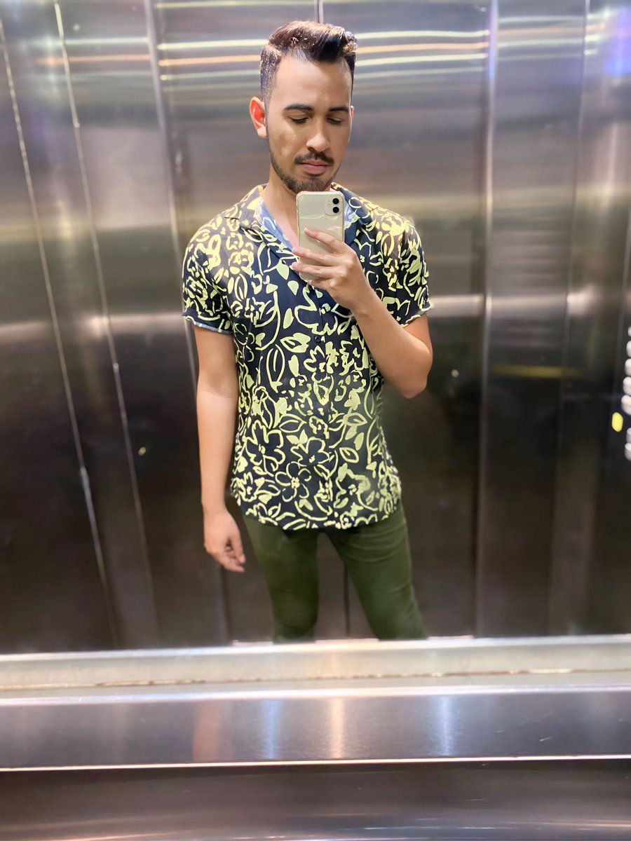 iv_barros's tweet photo. Fotinha de sempre no elevador 😅 https://t.co/XQGHzmwGzV