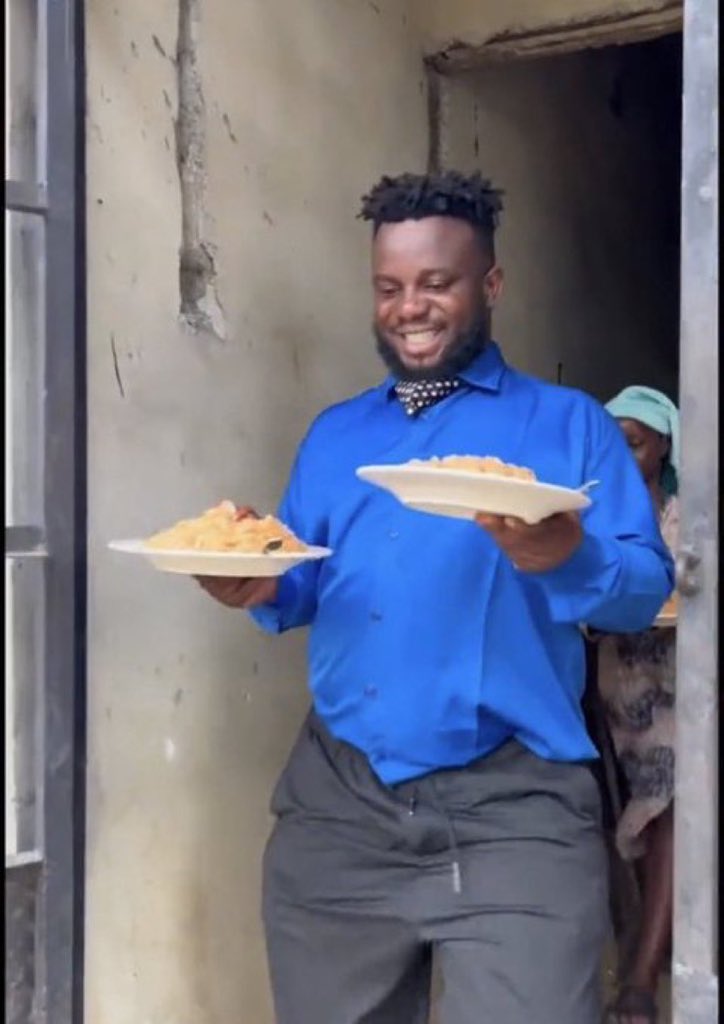 KoechJames4's tweet photo. Westham smiling after being served the same rice they sold to Arsenal.... Westham 2-0 Arsenal https://t.co/wB5M7CrFDy