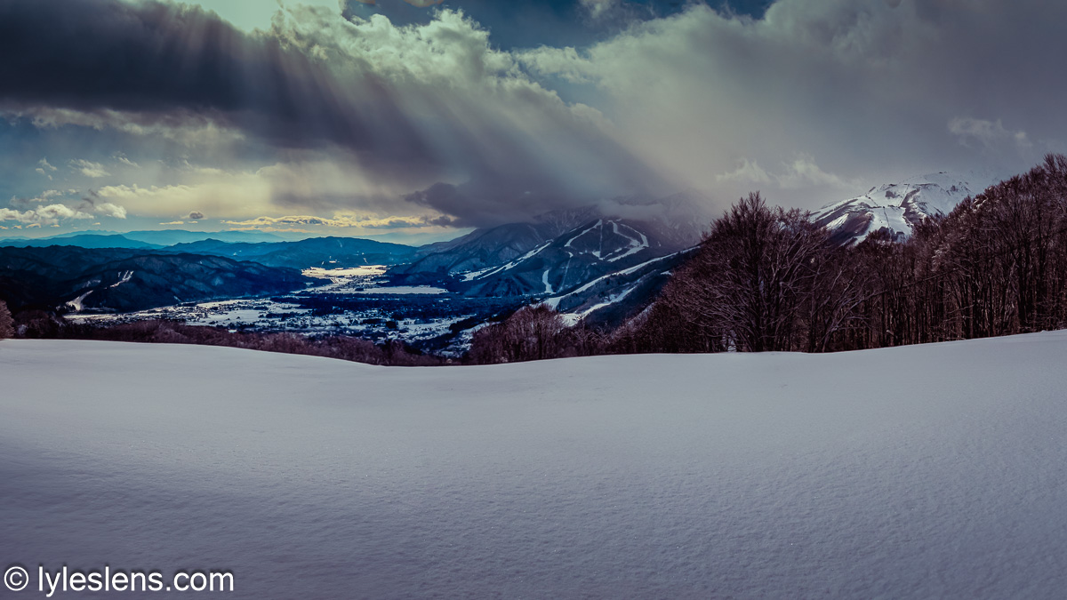 A dark, dramatic cloud over the Hakuba Valley 🇯🇵 on Christmas Day. #mountains
