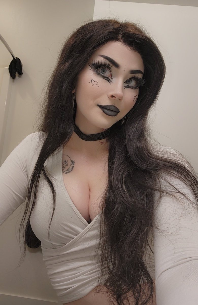 Live with more pubs, come hang 😁 Comment "pancakes" in the Twitch chat so I know you came from Twitter😉 twitch.tv/kshipa