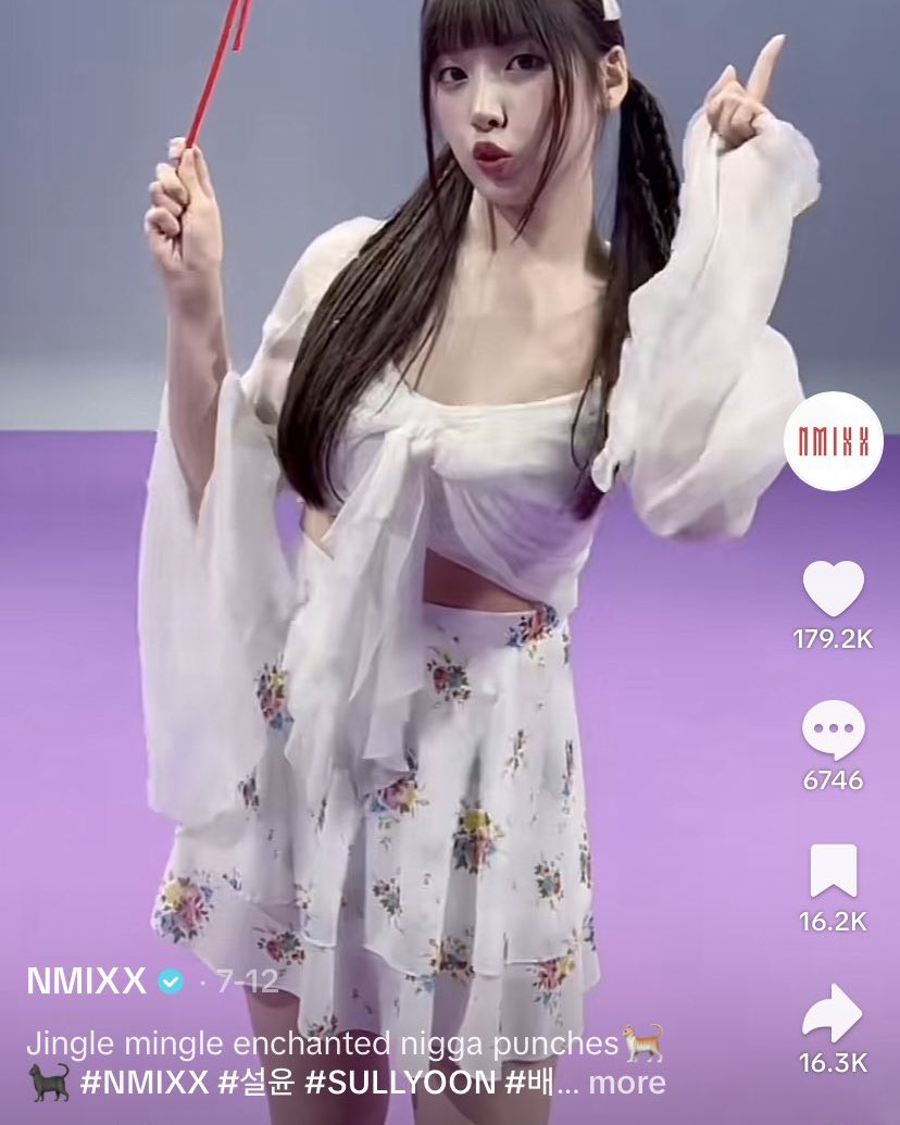 gowonspizza's tweet photo. THE CAPTIONS???? https://t.co/y3CeCSdmPN
