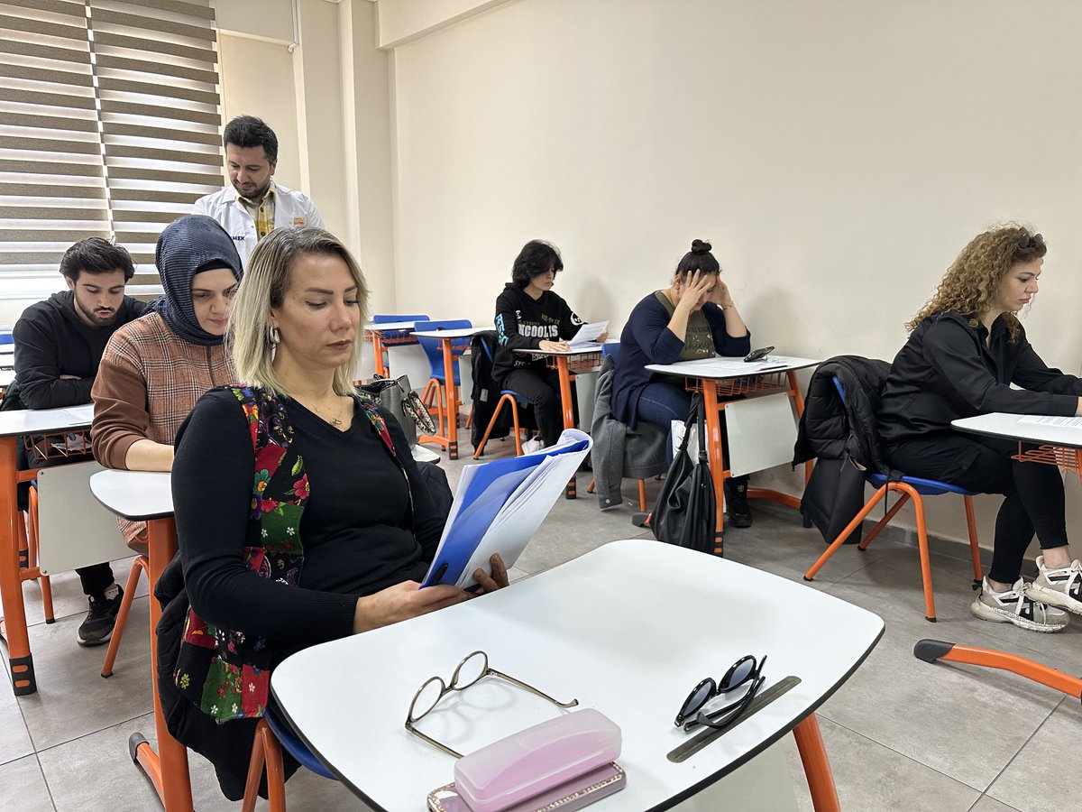 dbbdismek's tweet photo. #DİSMEK Kursiyerlerimizle dersimiz “Spikerlik ve Türkçe’nin Doğru ve Etkili Kullanımı”

Alanında uzman eğitmenlerimizle kursiyerlerimizi yetiştiriyor, onlarla gelişiyoruz.
 
 Detaylı bilgi için; https://t.co/t7cFw0sQcA  ya da kurs merkezlerimizi ziyaret edebilirsiniz. https://t.co/0fijjF2I1s