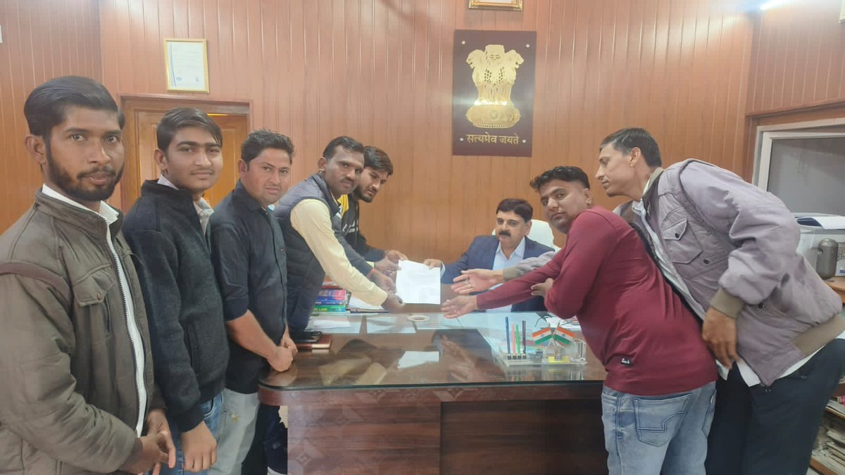 DevPanwar9983's tweet image. माननीय मुख्यमंत्री भजन लाल जी शर्मा के नाम अतिरिक्त जिला कलेक्टर ब्यावर, उपखंड अधिकारी जैतारण को सौपा ज्ञापन @KumariDiya @BhajanlalBjp 
#RYM_को_बहाल_करो #Rajasthan @1stIndiaNews @BhajanlalBjp @ABPNews @DainikBhaskar @RajCMO @VasundharaBJP @narendramodi  @News18Rajasthan