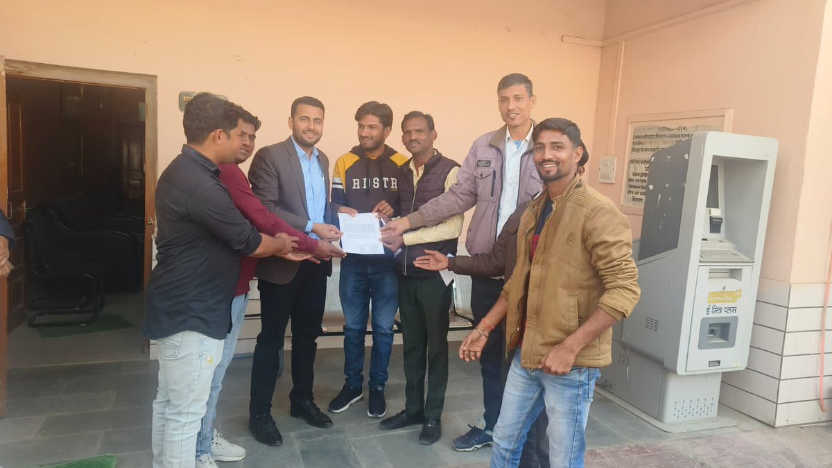 DevPanwar9983's tweet image. माननीय मुख्यमंत्री भजन लाल जी शर्मा के नाम अतिरिक्त जिला कलेक्टर ब्यावर, उपखंड अधिकारी जैतारण को सौपा ज्ञापन @KumariDiya @BhajanlalBjp 
#RYM_को_बहाल_करो #Rajasthan @1stIndiaNews @BhajanlalBjp @ABPNews @DainikBhaskar @RajCMO @VasundharaBJP @narendramodi  @News18Rajasthan