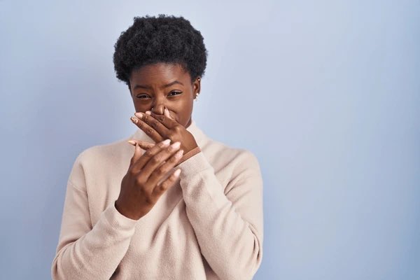 Ni izihe mpamvu zindi zishobora gutuma umuntu agira impumuro mbi / umwuka utari mwiza? 
Kumwe umuntu akunyuraho cg akwegereye cg muhoberanye ukumva 🙊

- Kudakaraba
- Kwambara imyenda (y’imbere cg y’inyuma) itameshe cg itumye neza 
- icyuya 
- indwara 
- kutoza amenyo neza 
-