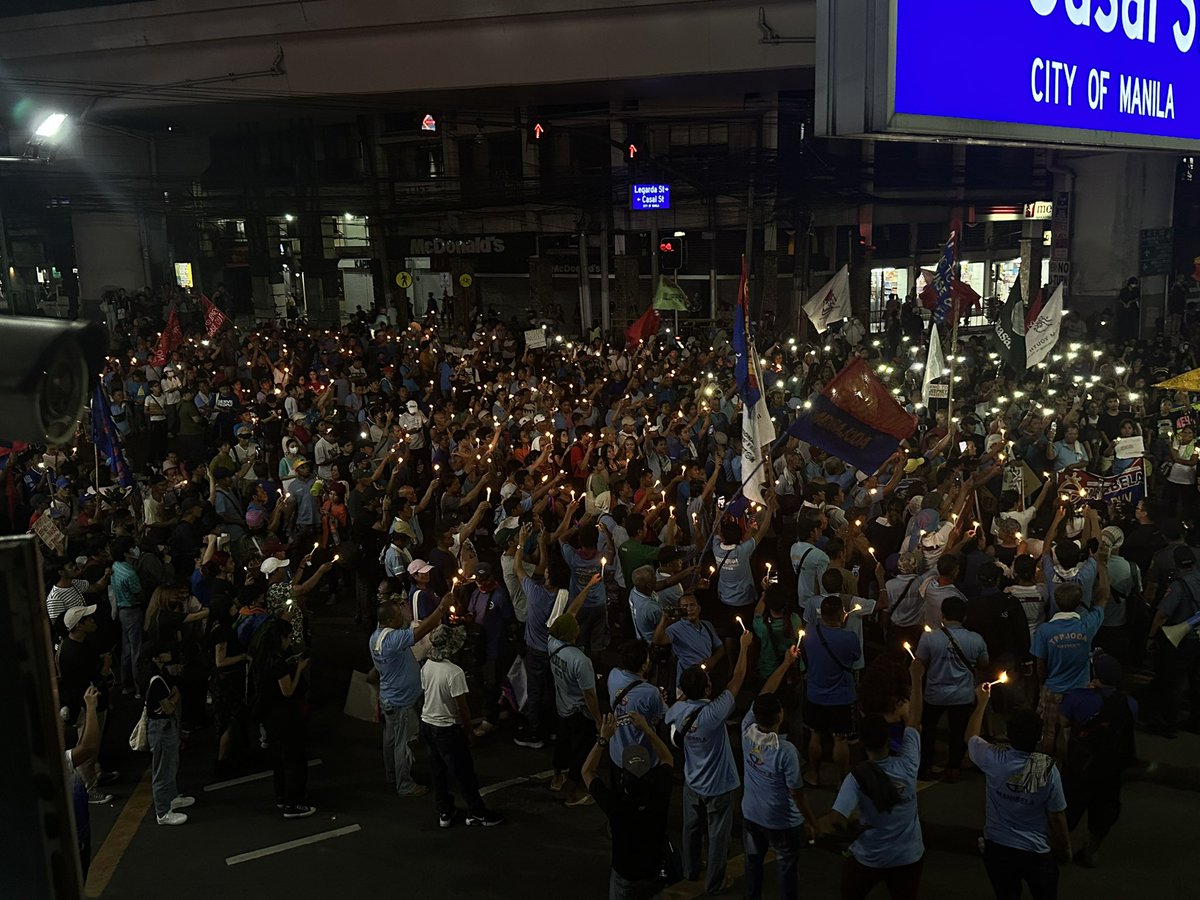 Bilang pagtatapos ng programa sa Mendiola, sama-samang nagsindi ng kandila ang mga tsuper at operator bilang simbolo ng pakikipag-laban para da kanilang hanapbuhay.

Matapos man dito ang programa sa Mendiola, tuloy ang welga ng mga tsuper hanggang hindi nababasura ang PUVMP!