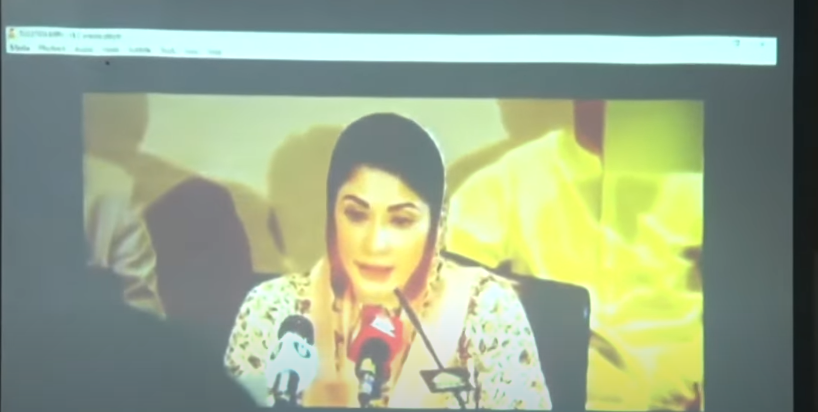 mugheesali81's tweet photo. چیئرمین پی ٹی آئی بیرسٹر گوہر نے پریس کانفرنس کے دوران مسلم لیگ ن اور جے یو آئی ف کے رہنماوں کی اپنے خلاف فیصلہ آنے پرججز کیخلاف بیانات/دھمکیاں دینے کی ویڈیوز چلا دیں۔۔۔!!! https://t.co/EZPOEOaWs2