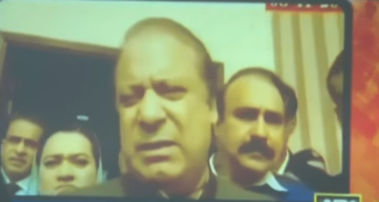 mugheesali81's tweet photo. چیئرمین پی ٹی آئی بیرسٹر گوہر نے پریس کانفرنس کے دوران مسلم لیگ ن اور جے یو آئی ف کے رہنماوں کی اپنے خلاف فیصلہ آنے پرججز کیخلاف بیانات/دھمکیاں دینے کی ویڈیوز چلا دیں۔۔۔!!! https://t.co/EZPOEOaWs2