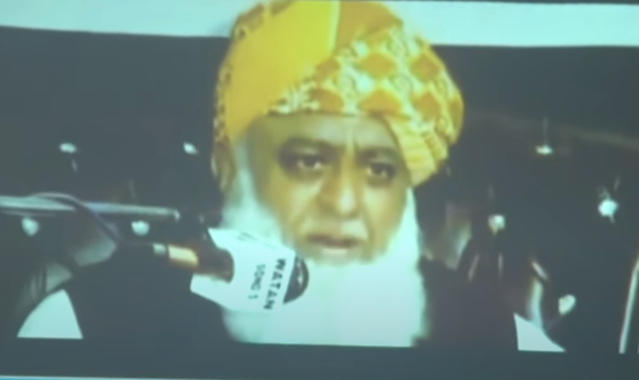mugheesali81's tweet photo. چیئرمین پی ٹی آئی بیرسٹر گوہر نے پریس کانفرنس کے دوران مسلم لیگ ن اور جے یو آئی ف کے رہنماوں کی اپنے خلاف فیصلہ آنے پرججز کیخلاف بیانات/دھمکیاں دینے کی ویڈیوز چلا دیں۔۔۔!!! https://t.co/EZPOEOaWs2