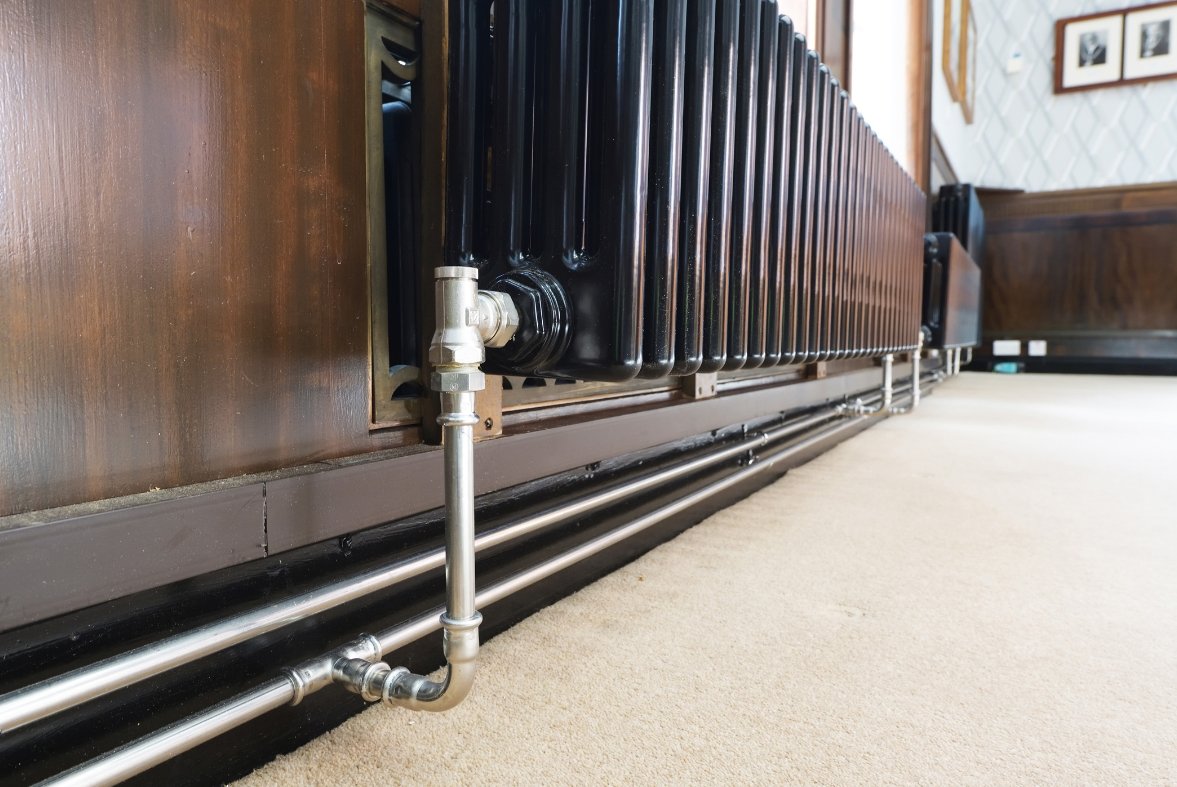 SpecifierReview's tweet photo. .@MEUK_les CAHV #heatpumps offer a robust, #lowcarbon system for the provision of sanitary hot water and #spaceheating. The #airsourceheatpumps can operate as a single system or form part of a multiple unit system

https://t.co/dYdoGkLAu0