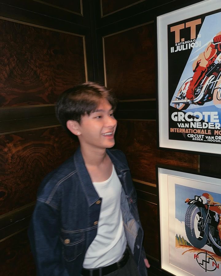 “ฉันไม่เคยเป็นงี้มาก่อน ใจมันเต้นรุนแรงไม่ผ่อน เพราะเธอทำอะไรไม่รู้“ 💚🇹🇭
-ไทย 
IG : thai.busofficial 
#วิศวกรรมศาสตร์ #ปี1 #KU83 #KUSEXYBOY #THAIchayanon #BUSbecausofyoushine