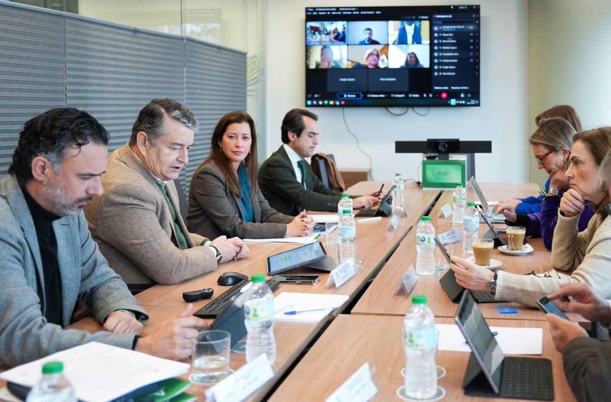 antoniosanz's tweet photo. La @AgenciaDigAnd en su consejo rector aprueba el Plan Anual de Actuación 2024 con una inversión de 375M € para captar, retener talento e impulsa la transformación digital en #Andalucía.

Además, este Plan incluye la mayor oferta de Empleo Público TIC de los últimos 13 años. https://t.co/pKSTQaMcWR