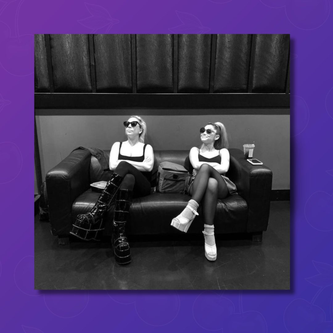 A internet está agitada com a recente postagem de Lady Gaga ao lado de Ariana Grande. Os rumores de uma colaboração musical estão crescendo. Será que teremos um novo hit em breve?

@Ladygaga_MWR