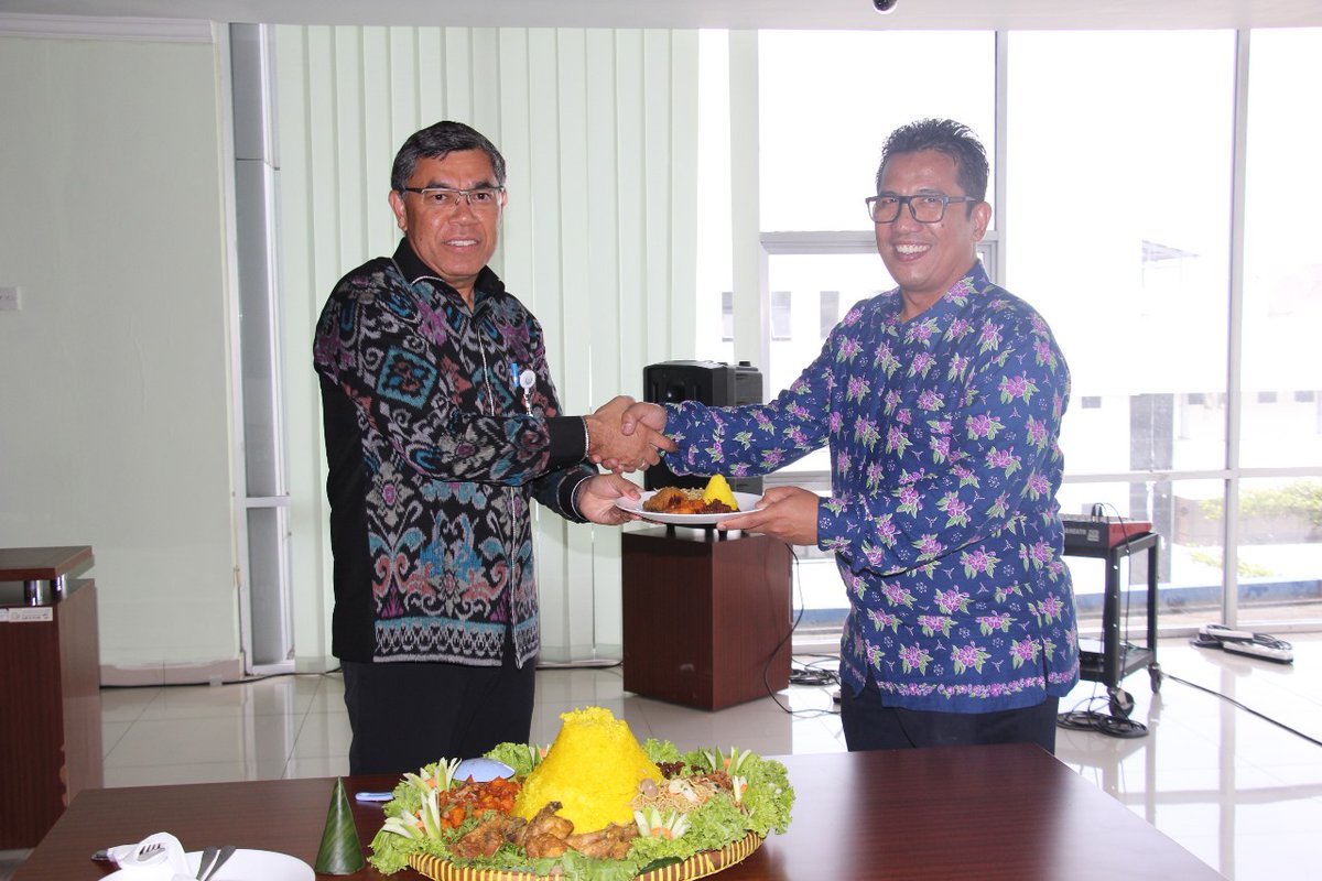 bppsdm_kp's tweet photo. #SobatBahari, Kepala #BPPSDMKP @in_radiarta didampingi Ses. #BRSDM @AlekRudi, Kepala @pusriskel, Kepala @puslatluhkp, Kepala @pusriskan, Kepala @bppsdm_bbrsekp, dan Plt. Kepala @bbrp2bkp_bppsdm tinjau ruang kerja baru @pusriskel, di Jakarta, (29/12)
#KKPThrive #SDMKP @kkpgoid https://t.co/VtfDkqCY5Y