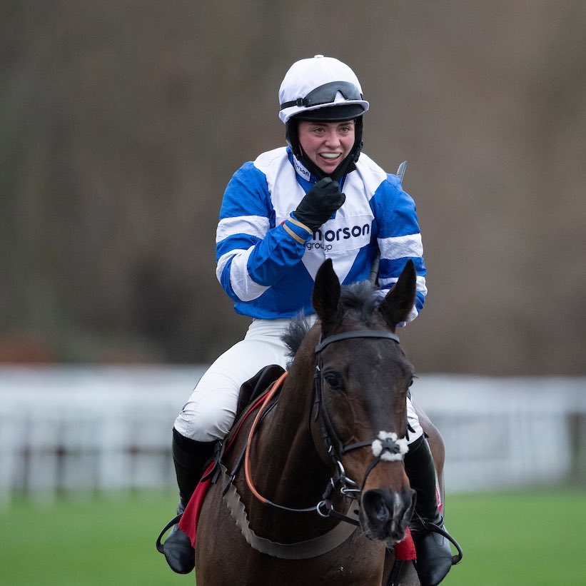 A little legend 🌟 

Happy retirement, Frodon 💙 

He and Bryony Frost were the perfect partnership.