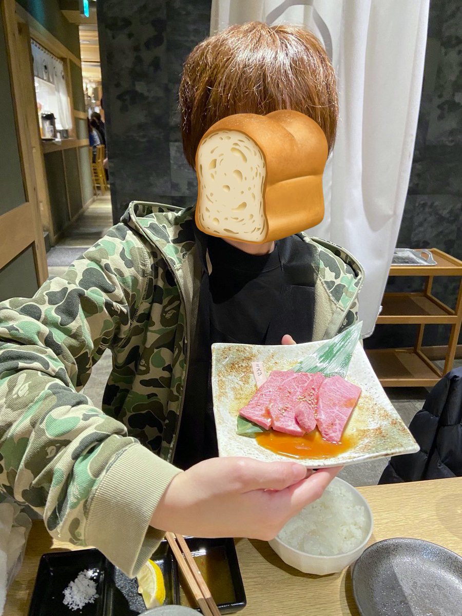 xnonitijou's tweet photo. ただでさえ忙しい年末に経理メンバー（正社員）1人が異動決定😱その引き継ぎをほば契約社員2人に押し付けてくるクソ上司のせいで自分の仕事ができず残業10��間で12月finish😇年始が恐ろしい😱もうこれは転職考えた方がいいか？
画像は簿記2級受かった祝勝会の焼肉！そういや髪色も明るくしました笑 https://t.co/nV4e9Wt1bB