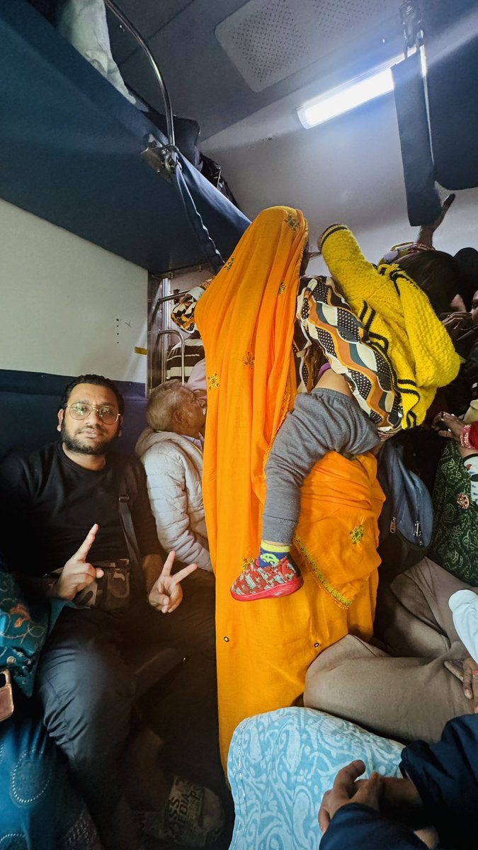 iamcanits's tweet photo. This is the condition of indian railway. We have booked 7 tickets but not even able to embark our journey.
Train no-14864
#downfallofindianrailway
#ashamedofrpf 
@AshwiniVaishnaw 
@RailMinIndia 
@NWRailways 
@narendramodi 
@RahulGandhi https://t.co/j2LpZnSPHF