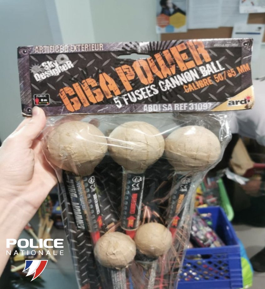 PoliceNationale's tweet photo. #Artifices | À l’approche des fêtes de fin d’année, la #PoliceNationale multiplie les contrôles pour lutter contre l’importation et la vente d’engins pyrotechniques règlementés. Cette semaine, les 👮 de Martinique ont saisi 250kg d’artifices.
✅ Protéger la population contre les nuisances sonores et les dangers encourus par l’utilisation de ces engins