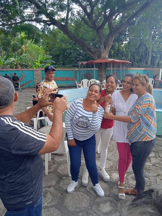 grupo_fauna's tweet photo. Integrantes del #TeamFFauna de la provincia de Granma festejan los éxitos obtenidos este 2023.
@grupo_fauna 
#ffBayamo 
@MINAGCuba https://t.co/lLckf7UObv