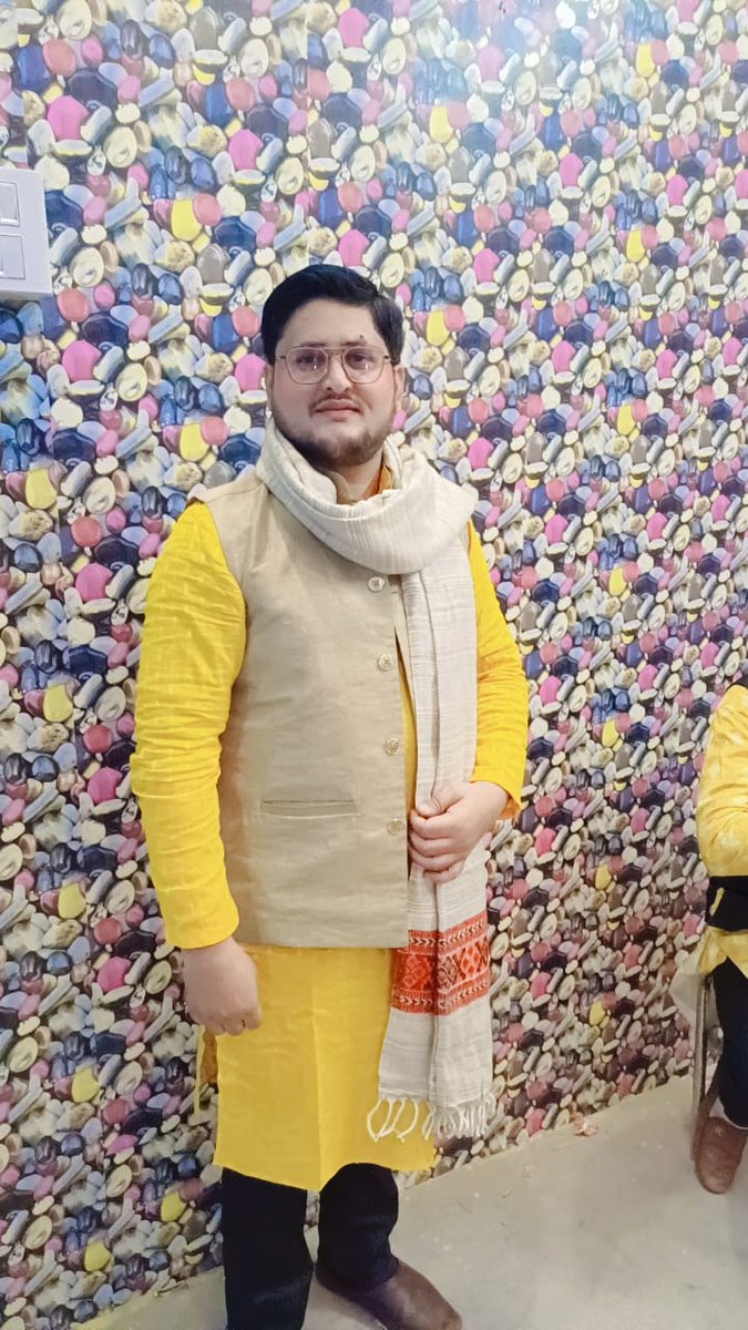 KashifAdeeb2's tweet photo. پہلے نزدیکیاں بڑھائی گئیں
 اور پھر فاصلے بنائے گئے 
کاشف ادیب 

पहले नज़दीकियां बढ़ाई गईं
और फिर फ़ासले बनाये गये 
काशिफ़ अदीब 
#kashifadeeb #UrduPoetry #rekhta https://t.co/1TklPcydaW
