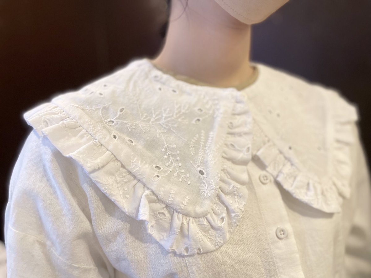 LisuLuLu's tweet photo. 1/4 初売り👼🏻 start 
⊹春レース 付け襟発売 ⊹

✼••┈┈┈┈••✼••┈┈┈┈••✼

新しい一年のはじまり🫶🏻
誰とも被らない
自分だけの特別で可愛いitemを身につけて
るん♩とご機嫌なstartとなりますように 𓂂𓏲 

新年1/4 より春をイメージした
レースや刺繍の付け襟が
たっぷり登場です𓆸܀ https://t.co/P2aca6pqsE