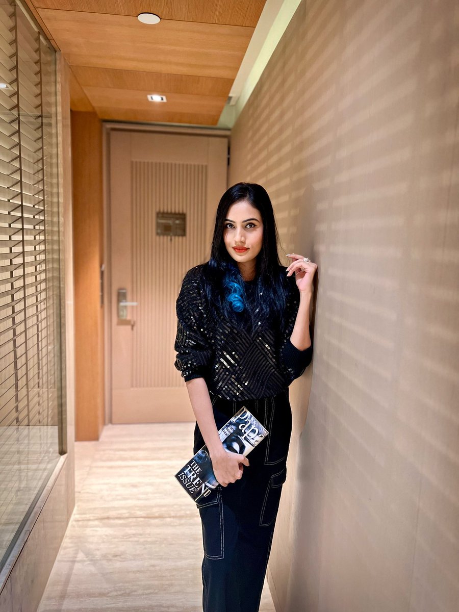 NityaOfficial's tweet photo. B E A U T Y is my business! 🖤💫
#NityaSingh #NS #Fashion #FashionBrand #Lifestyle #InternationalDesigner https://t.co/IZO6Z1zj5Z