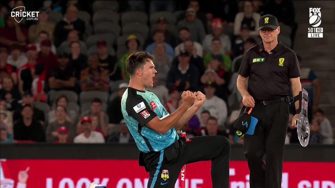 Knocks him over 💥 📹 Credits: Twitter/BBL