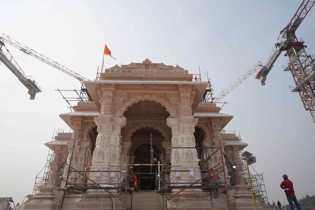 Uthkarshhhhhh's tweet photo. ಅಯೋಧ್ಯೆಯಲ್ಲಿ ರಾಮಮಂದಿರ ನಿರ್ಮಾಣಕ್ಕಾಗಿ ನಡೆದ ಹೋರಾಟವು ಜಗತ್ತಿನ ಅತ್ಯಂತ ಕಾನೂನುಬದ್ಧ ಆಂದೋಲನ ಎಂಬುದು ಅನೇಕ ತಜ್ಞರ ಸ್ಪಷ್ಟ ಅಭಿಮತ. ಏಕೆಂದರೆ ರಾಮಜನ್ಮಭೂಮಿಯಲ್ಲೇ ರಾಮಮಂದಿರ ನಿರ್ಮಾಣಗೊಳ್ಳುತ್ತಿರುವ ಇಂದಿನ ನಮ್ಮೆಲ್ಲರ ಸಂಭ್ರಮದ ಹಿಂದೆ 134 ವರ್ಷಗಳ ಸುದೀರ್ಘ ನ್ಯಾಯಾಂಗ ಹೋರಾಟ ನಡೆದಿದೆ. 
#ಎಲ್ಲರರಾಮ 
#SabKeRam https://t.co/ARPN9mBycy