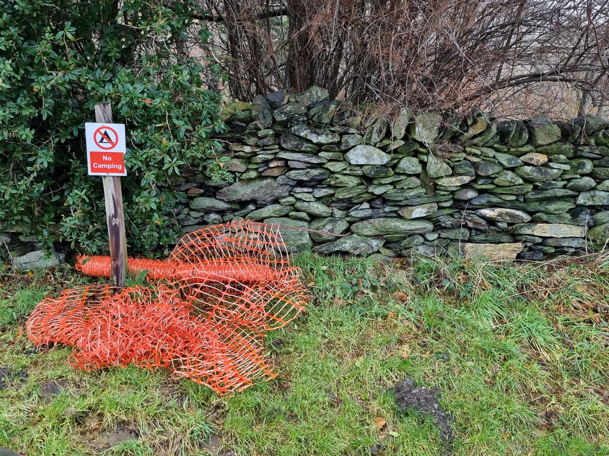 thelonningsguy's tweet photo. Take care people. The Blackpool Tower fire has spread to a drystone wall in Cumbria 😉 https://t.co/My5UiuOmkD