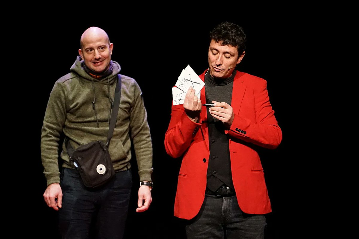 🍄El humor, la magia, la reflexión y un poquito de historia fueron ayer protagonistas en el aplaudido espectáculo de <a href="/nachodiago/">Nacho Diago</a> #LamáquinadeRubeGoldberg. Una función que hizo cómplices a varios miembros del público presentes en el patio de butacas del Teatro Principal.